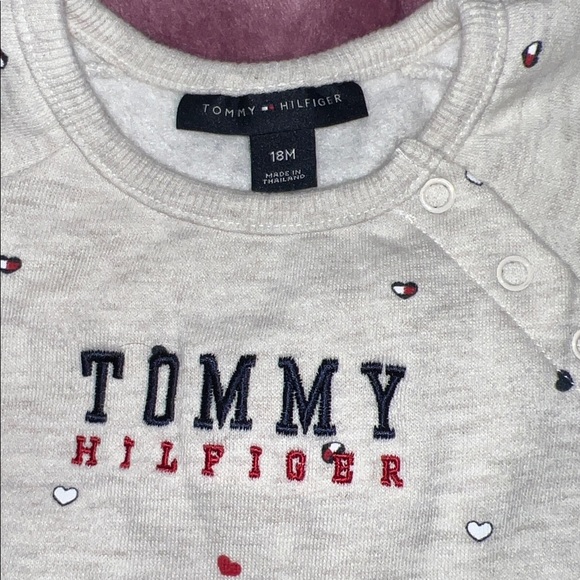 Tommy Hilfiger Baby Girl Printed Fleece Crewneck Sweatsuit 18 Months - Picture 2 of 6